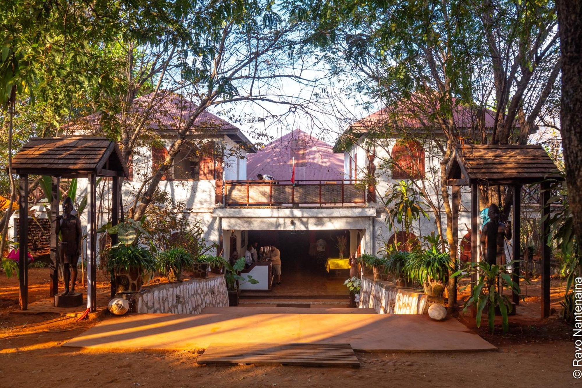 Olympe De Bemaraha Hotel Bekopaka Exterior photo